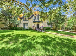 118 Geneseo Rd, Terrell Hills, TX 78209