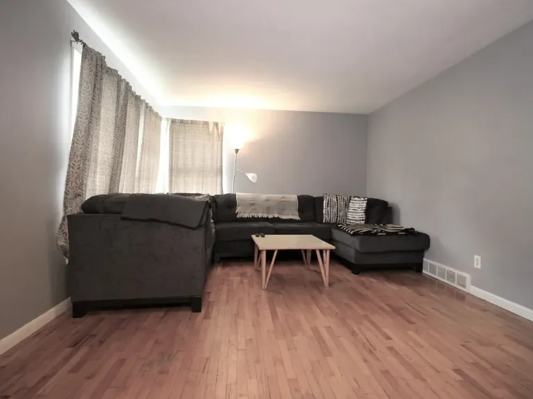 818 W College Ave — Photo 3