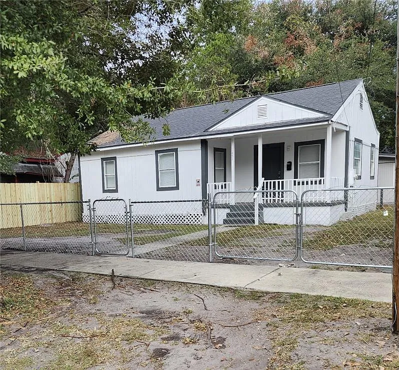 1 bed, 1.5 bath, 125 sqft, $580 — Photo 1