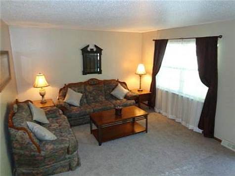 2nd image of 1819 Grove Dr