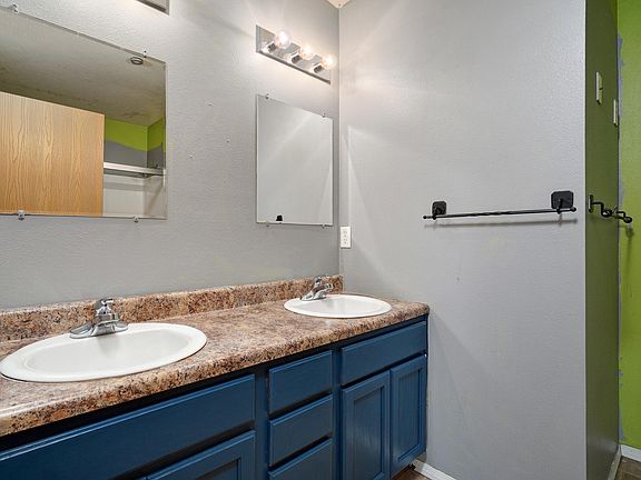 4th image of 2439 W Cedar Creek Dr
