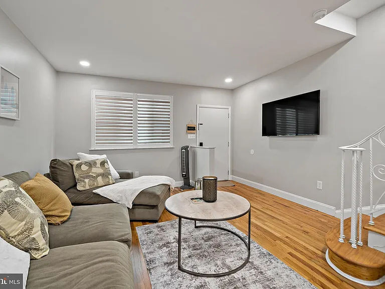 2126 S Iseminger St — Photo 3