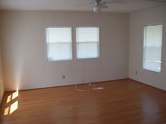 3rd image of 93171 3rd St N
