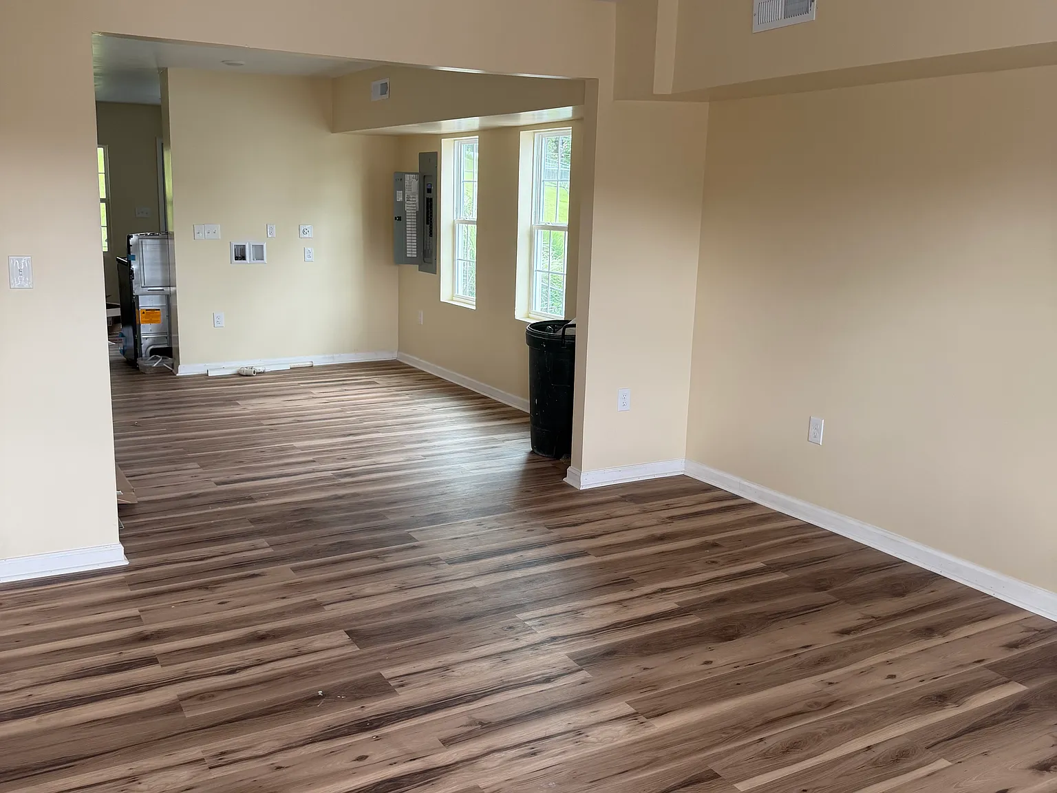 3 bed, 1.5 bath, 1700 sqft, $1,300 — Photo 2
