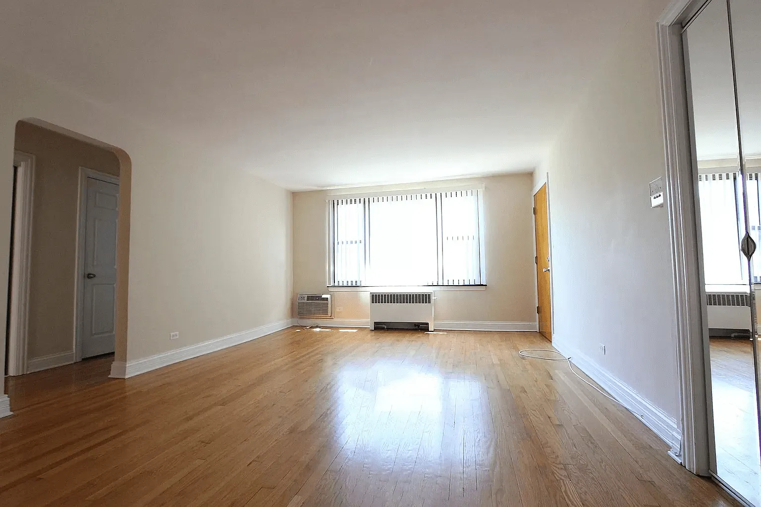 7516.5 N. Ridge Blvd — Photo 2