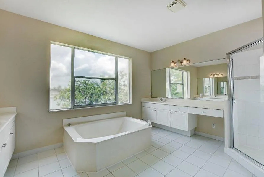 6 bed, 4.0 bath, 3823 sqft, $4,300 — Photo 4