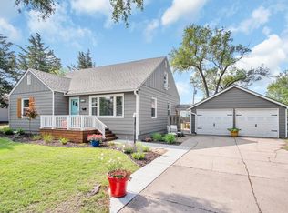 211 SW 6th St, Newton, KS 67114