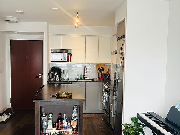 2nd image of 160 Flemington Rd #1215