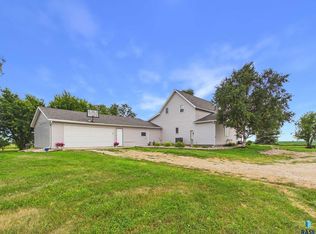 43116 230th St, Howard, SD 57349