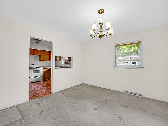 5th image of 2441 Iowa St