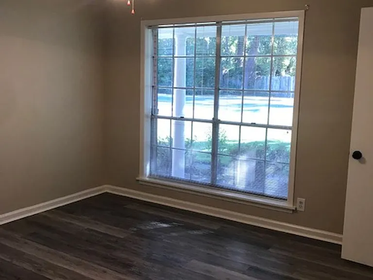 2504 Kenmore St — Photo 15