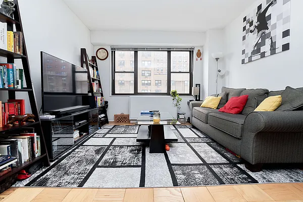 Rented by PocketBroker Inc | media 19