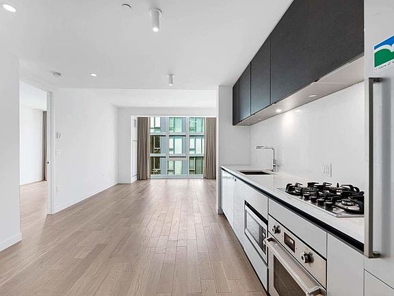3rd image of 540 W 49th St #603S