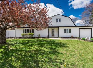 6 Bicycle Ct, Selden, NY 11784