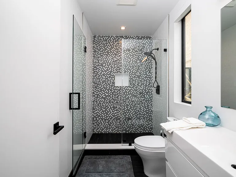 2435 S Penmar Ave — Photo 39