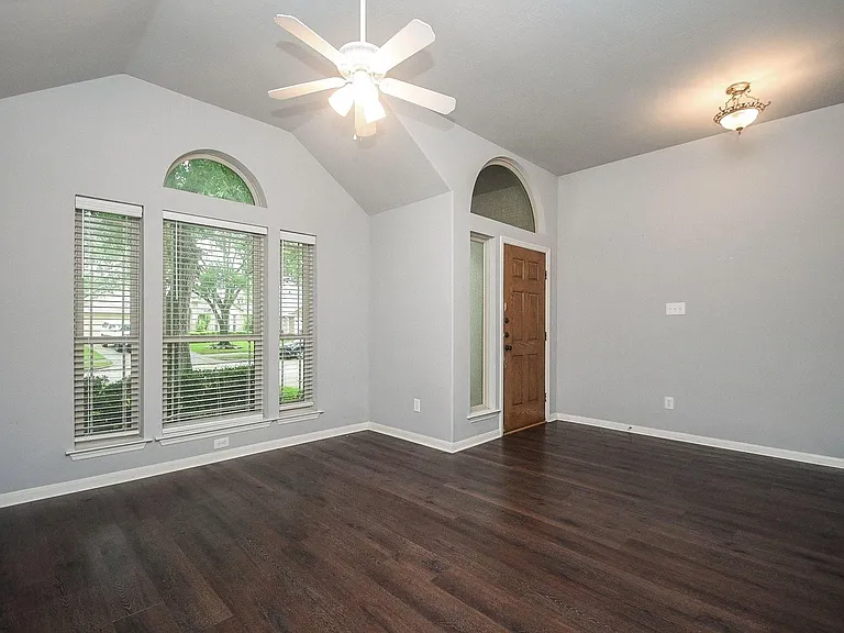 2707 Millers Falls Ct — Photo 3