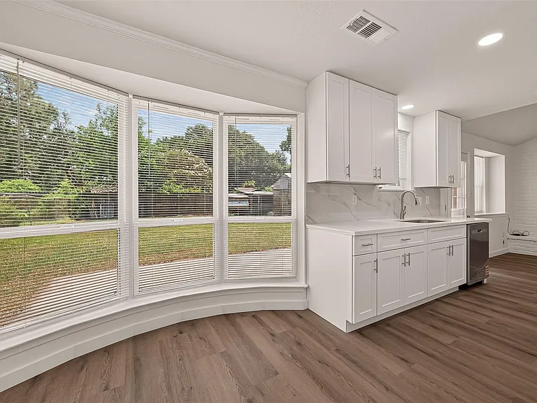 313 Stratmore Dr — Photo 9