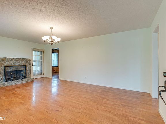 5th image of 103 Baird Ln