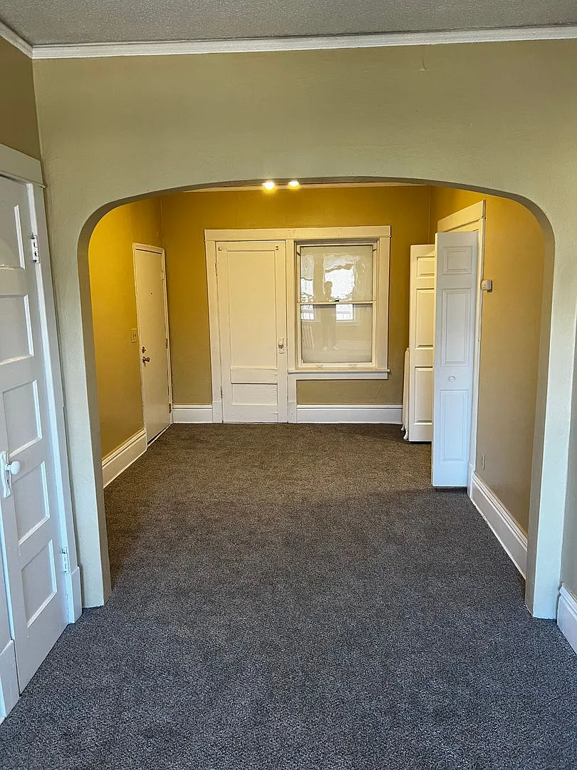 467 Herschel St. — Photo 3