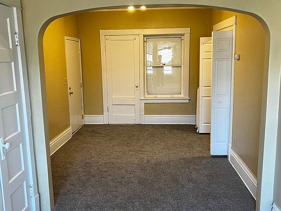 3rd image of 467 Herschel St APT 6