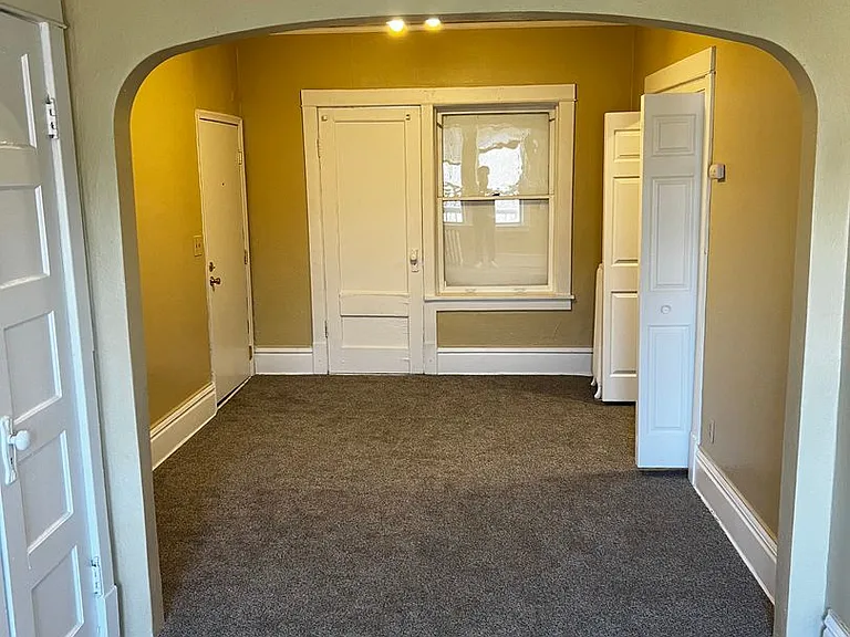 467 Herschel St. — Photo 3