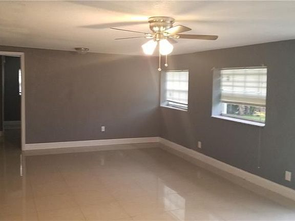 5th image of 6220 SW 18th Ct