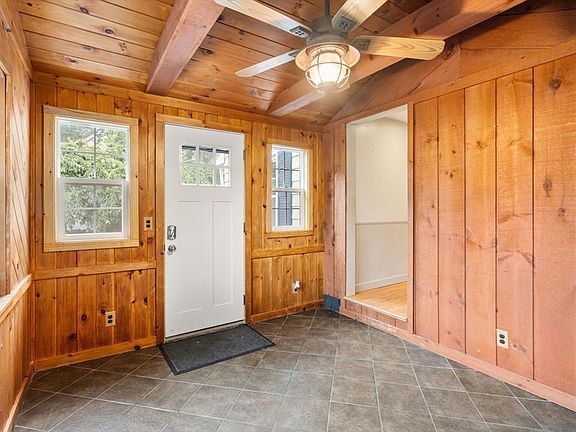 4th image of 26 Walnut St