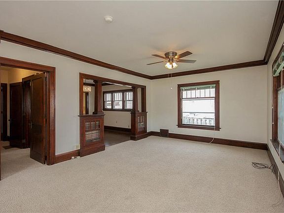 3rd image of 305 E Clinton Ave