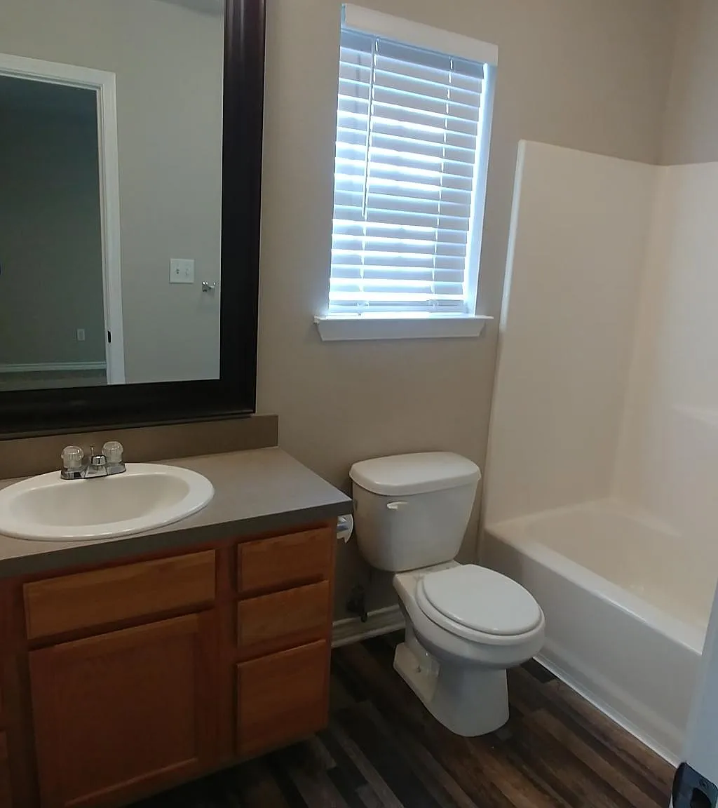 3 bed, 2.5 bath, 1282 sqft, $1,350 — Photo 4