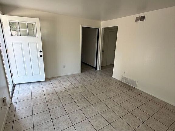 3rd image of 5723 N Northwood Rd