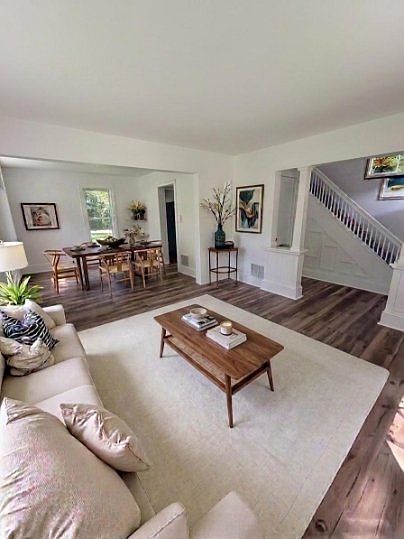 1st image of 218 Goguac St W