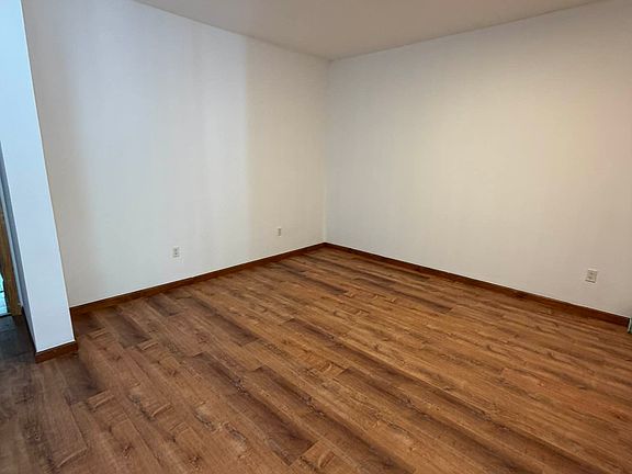 5th image of 845 E 12th St #1