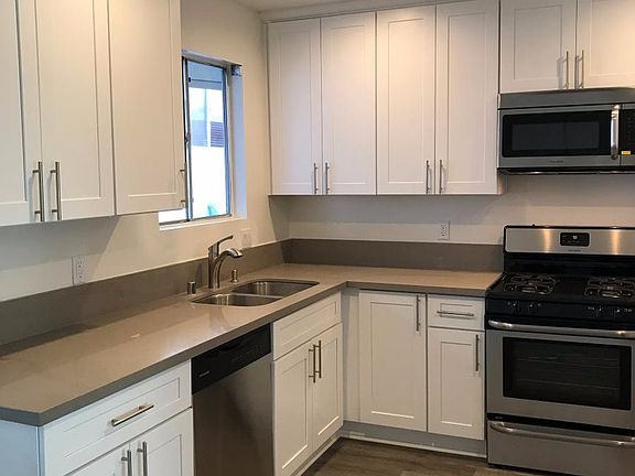 5th image of 13535 Moorpark St #19