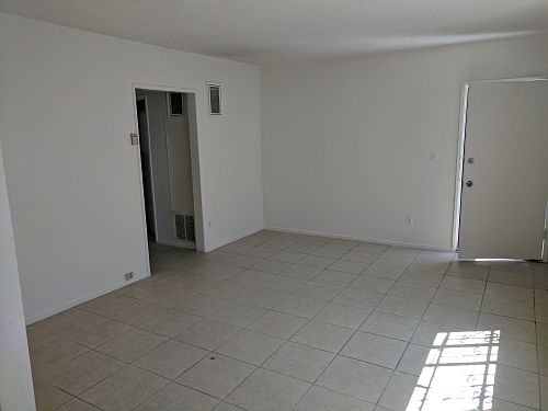 3rd image of 2810 W Vernon Ave APT 01