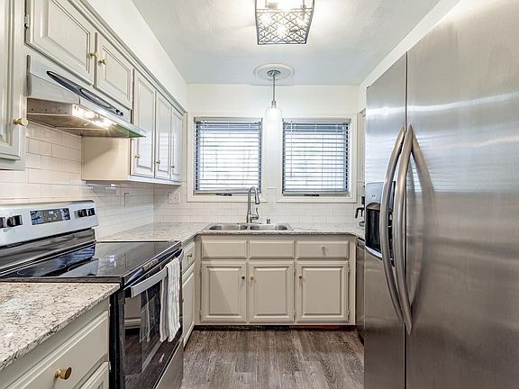 3rd image of 15 Alyce Ln