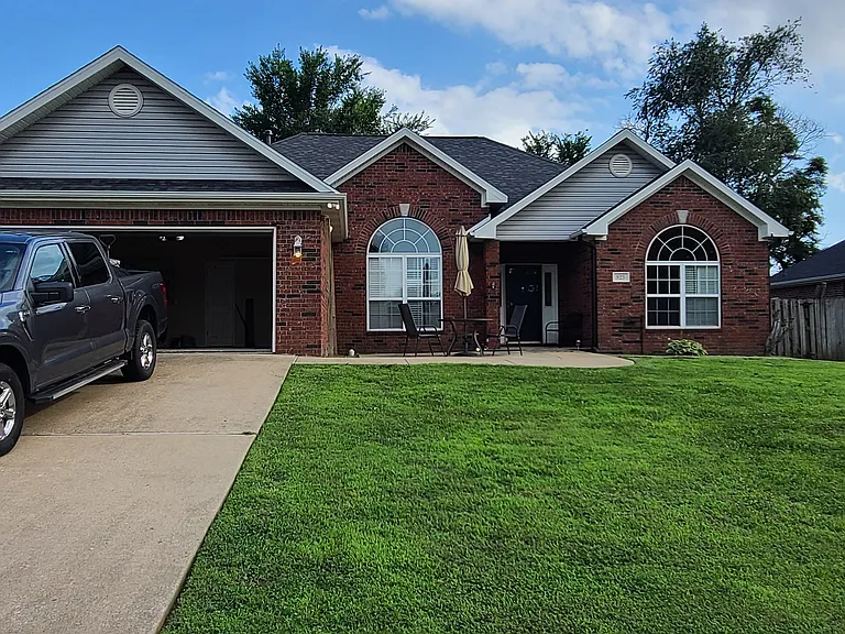 823 Palisades Ave — Photo 2