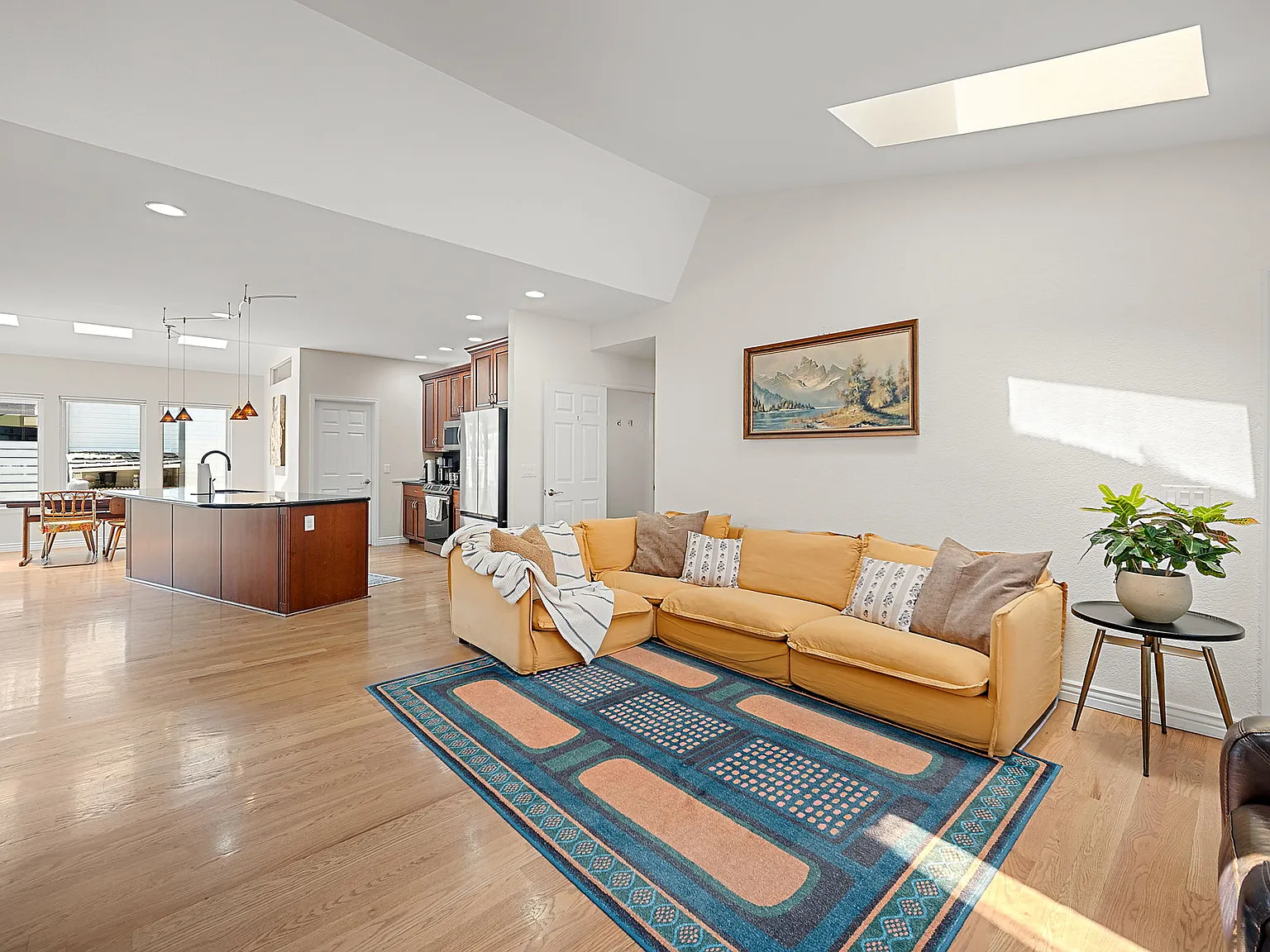 4 bed, 2815 sqft, $3,500 — Photo 2