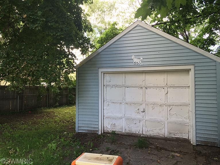 2nd image of 1743 Burlingame Ave SW