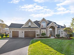 8 Walnut Cir, Sugar Grove, IL 60554