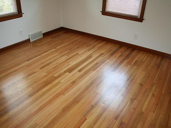5th image of 369 Hoover Ave