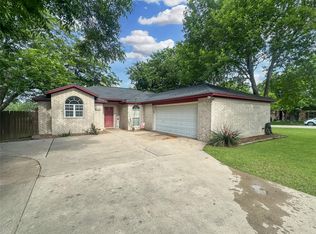 704 S Market St, Flatonia, TX 78941