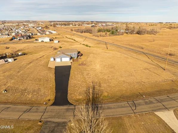 6550 Stonewood Way, Bismarck, ND 58504