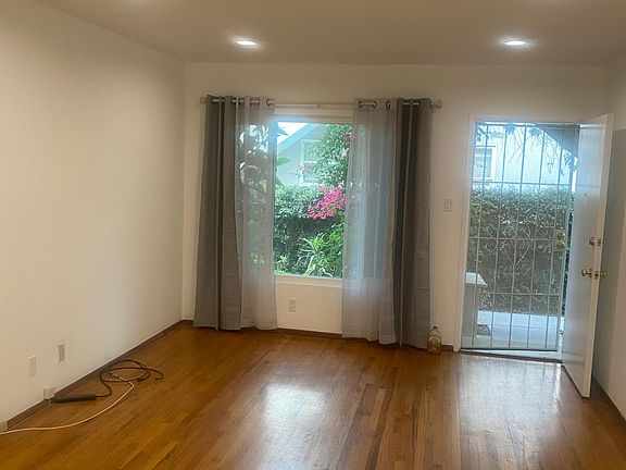 3rd image of 1142 E Doran St #F