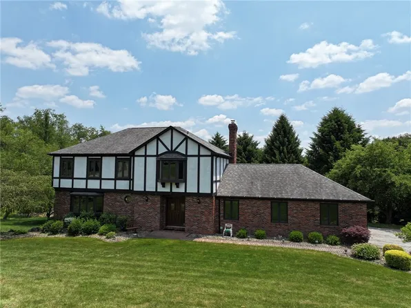301 Woodmont Dr, Cranberry Township, PA 16066