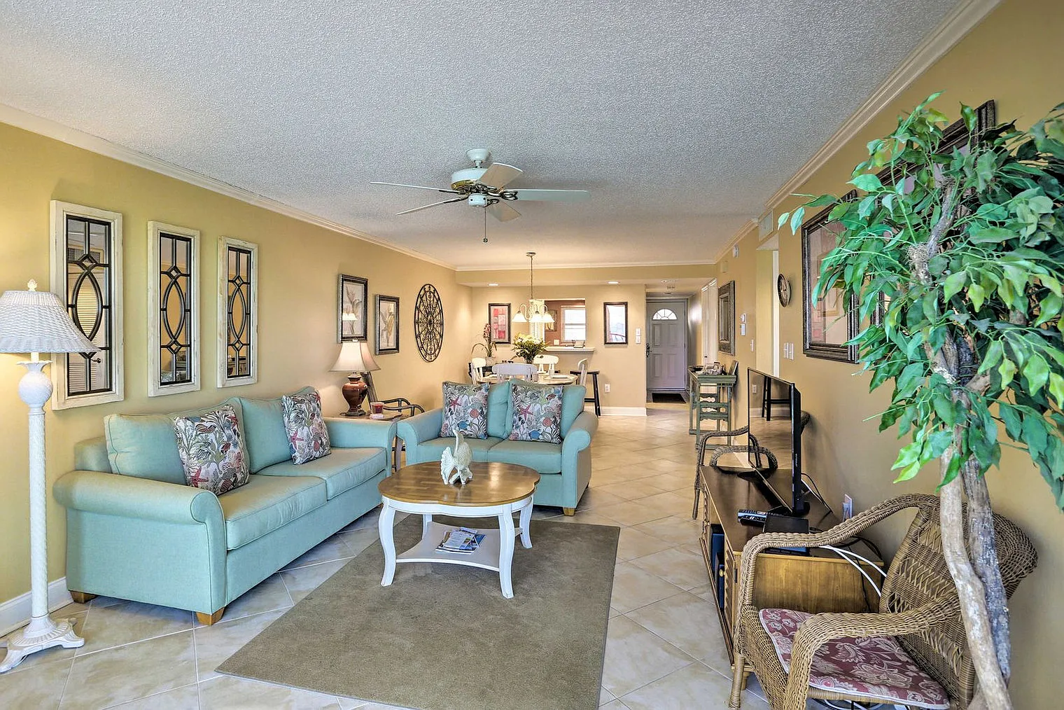 2 bed, 2.0 bath, 1140 sqft, $7,850 — Photo 2