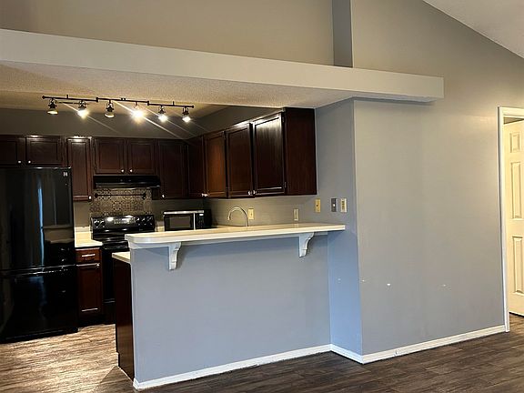 4th image of 993 Villagebrook Dr