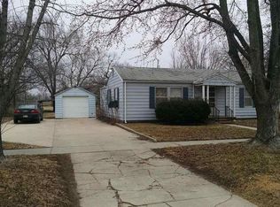 220 Walnut St, Halstead, KS 67056