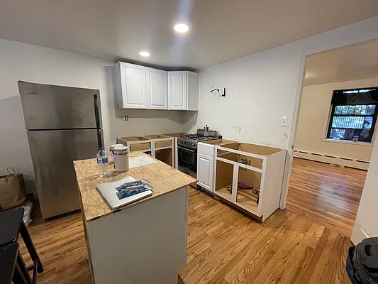 Rented by Bedford Realty USA Corp | media 20