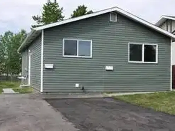 11320 97th St #1A, Grande Prairie, AB T8V 3M9
