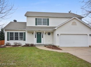 525 W Maple Ave, Elburn, IL 60119
